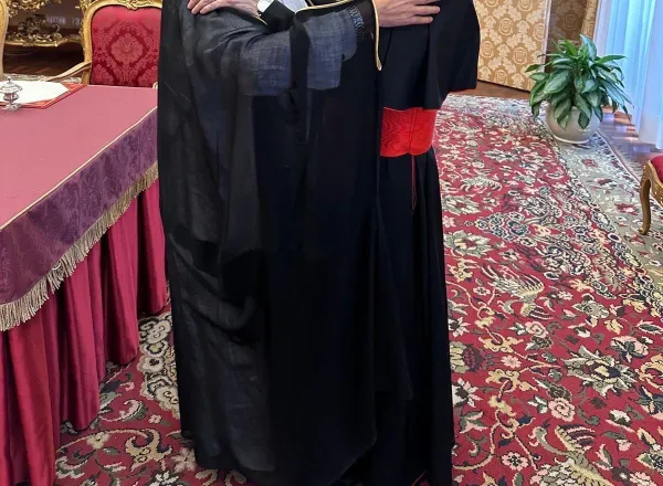 Tras haber participado en los funerales, y en vista de la consideración de la Liga en el mundo islámico y de sus relaciones privilegiadas con el Vaticano: