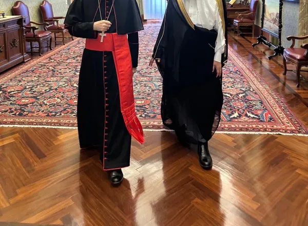 Tras haber participado en los funerales, y en vista de la consideración de la Liga en el mundo islámico y de sus relaciones privilegiadas con el Vaticano: