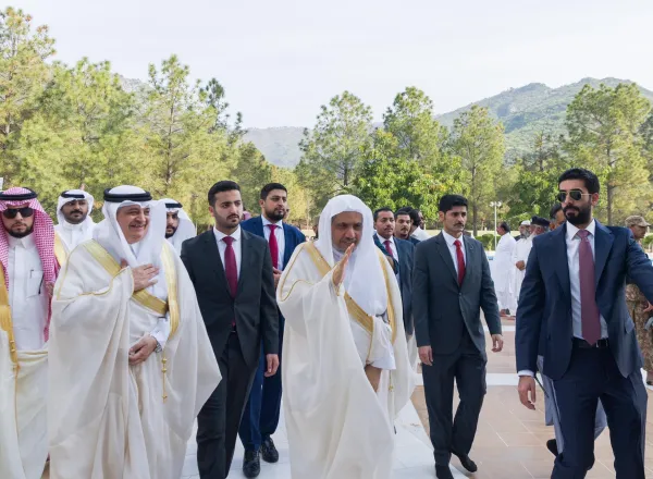 بدعوةٍ من دولة رئيس الوزراء الباكستاني  د.العيسى خطيباً للعيد بجامع الملك فيصل في إسلام آباد
