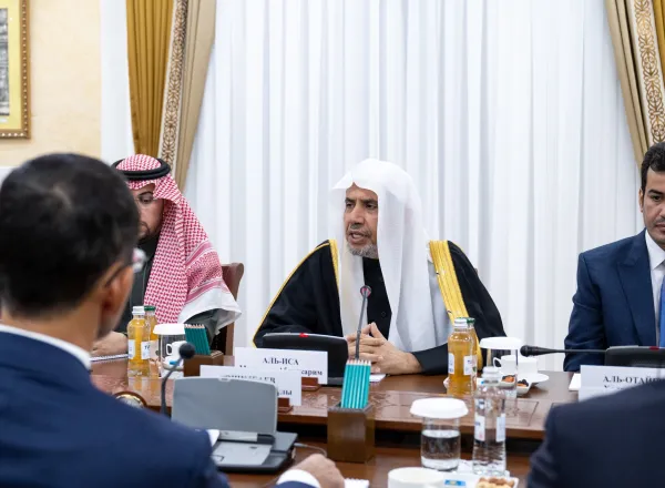 El Secretario General de la Liga del Mundo Islámico, Presidente del Consejo de Ulemas, el Sheij Mohammed Al-Issa, fue recibido por el Parlamento de Kazajistán, en su sede de la capital, Astaná.