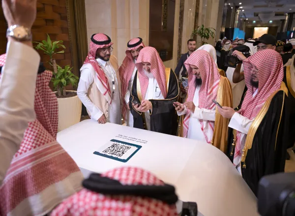 ‪Here are the first moments of the launch of the “Minhaj” app, followed by its installation on the devices of the esteemed scholars and dignitaries, including leading figures from the Muslim world, Muslim minority communities, and other prominent Islamic