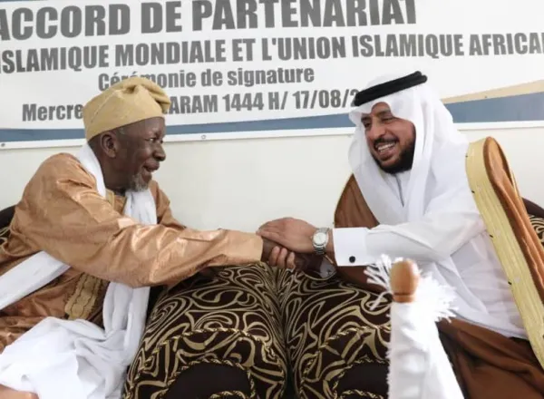 Il a été   décidé de créer le premier Conseil des savants d’Afrique de l’Ouest  sous l'égide de la Ligue et du gouvernement sénégalais