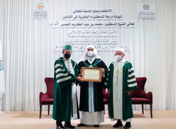 Pattani University in Thailand honors Dr. Al-Issa and grants him an honorary doctorate in recognition of his efforts in Islamic work