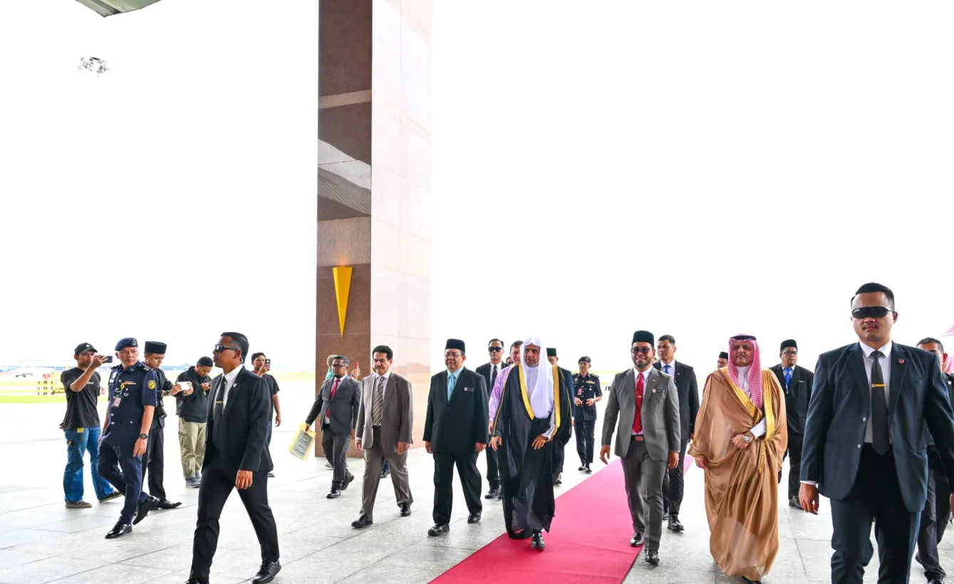 H.E. Sheikh Dr. Mohammed Al-Issa, Secretary-General of the Muslim World League and Chairman of the Organization of Muslim Scholars, arrived at Kuala Lumpur International Airport