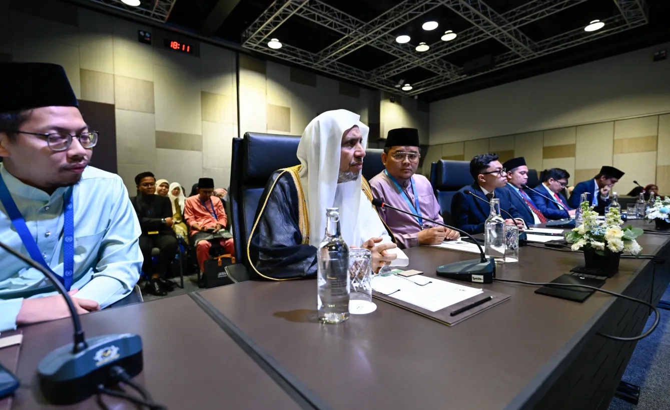 Yang Mulia Sekretaris Jenderal LMD sekaligus Ketua Organisasi Ulama Muslim, Syekh Dr.Mohammed Alissa  , bertemu dengan para pemimpin muda dari kalangan mahasiswa universitas dan para peneliti di ibu kota Malaysia, "Kuala Lumpur".
