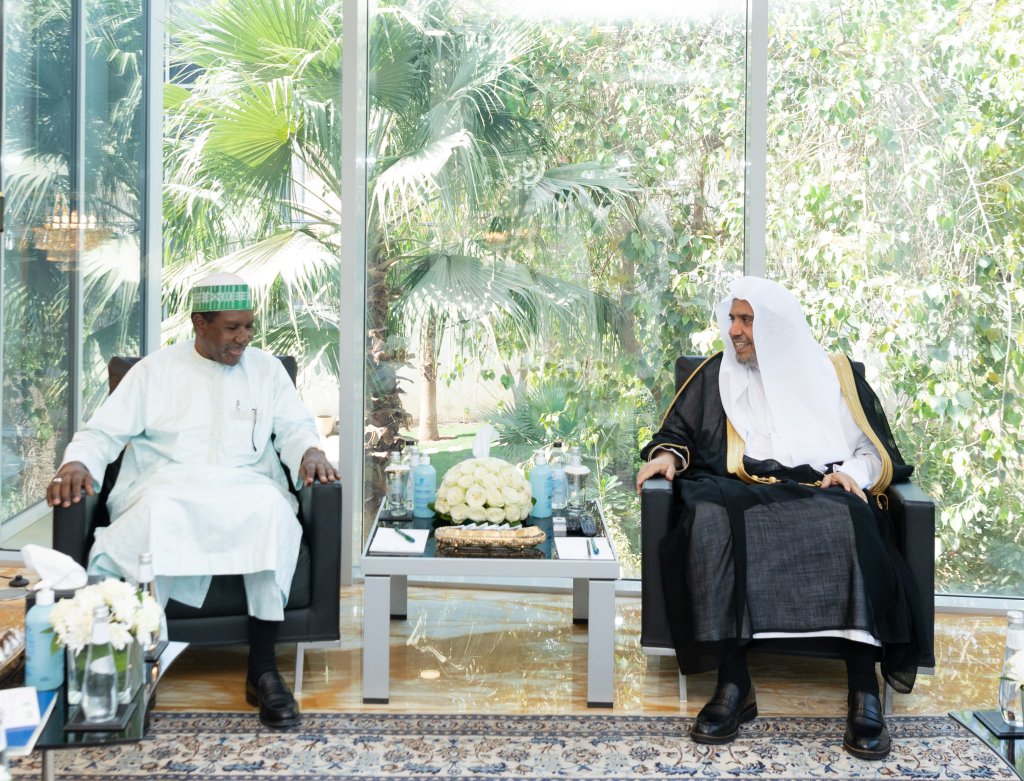 استقبل معالي الأمين العام رئيس هيئة علماء المسلمين الشيخ د.محمد العيسى، في مكتبه بالرياض، سعادة سفير جمهورية نيجيريا لدى المملكة العربية السعودية السيد يحيى لوال.