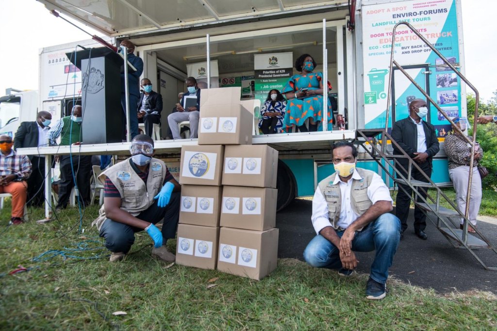 En Afriquedusud, la LIM a lancé, en coopération avec le Ministère de la santé, une campagne de sensibilisation au Covid19, a distribué 10 000 kits de soin et de matériel préventif. Elle a également fourni une aide alimentaire aux plus démunis.