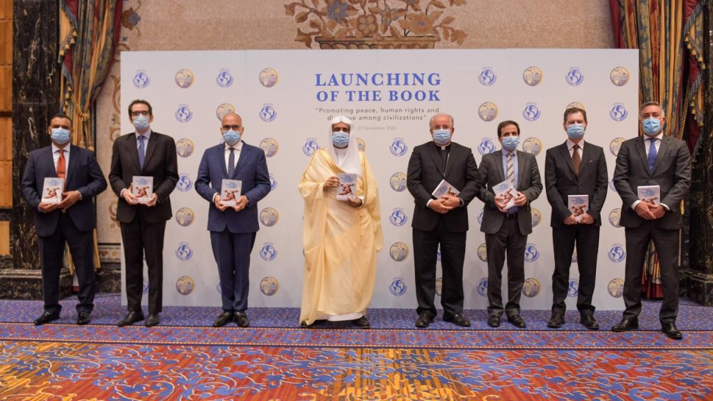 La LIM et l’UPEACE se sont associées à Djeddah pour lancer un livre: "Promouvoir la paix, les droits de l'homme et le dialogue entre les civilisations" auquel ont participé 32 personnalités religieuses, politiques, intellectuelles et médiatiques de premier plan du monde entier 