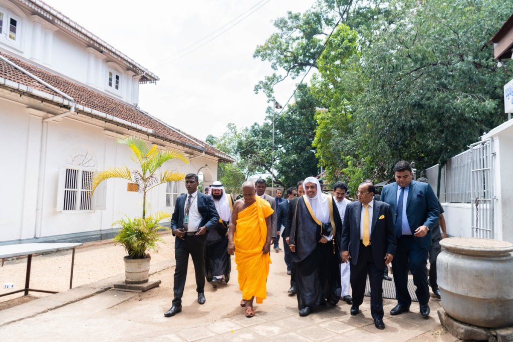 Le dialogue interreligieux est essentiel pour combattre la haine. En 2019, Mohammad Alissa a rencontré, au SriLanka, des représentants bouddhistes pour diffuser un message d’humanisme, d’ouverture aux autres et de compréhension mutuelle.