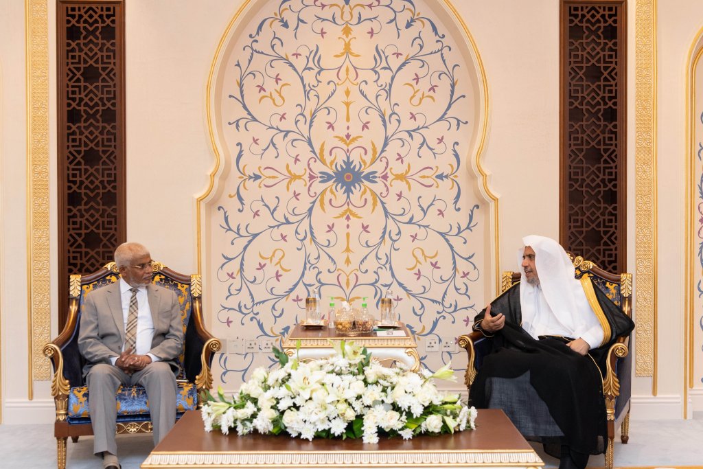 Le SG cheikh Mohammad Alissa, a reçu au siège de la LIM à La Mecque, l'envoyé spécial du président sri lankais, M. Naseer Ahamed