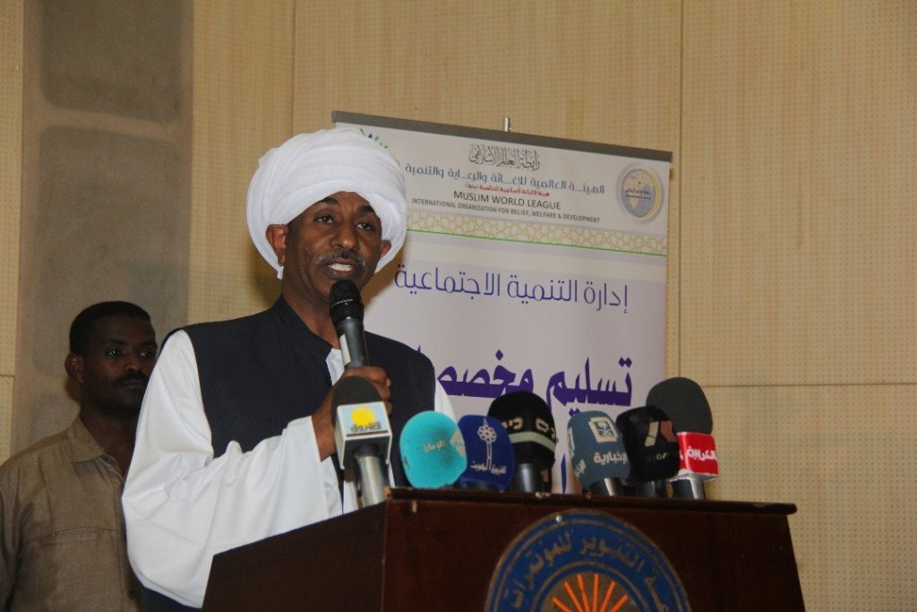 La Ligue Islamique Mondiale inaugure en présence du Président adjoint soudanais Moussa Mohamed Ahmed, un nouveau créneau d’action humanitaire en fournissant de l’aide à près de 8000 orphelins dans 9 provinces soudanaises.