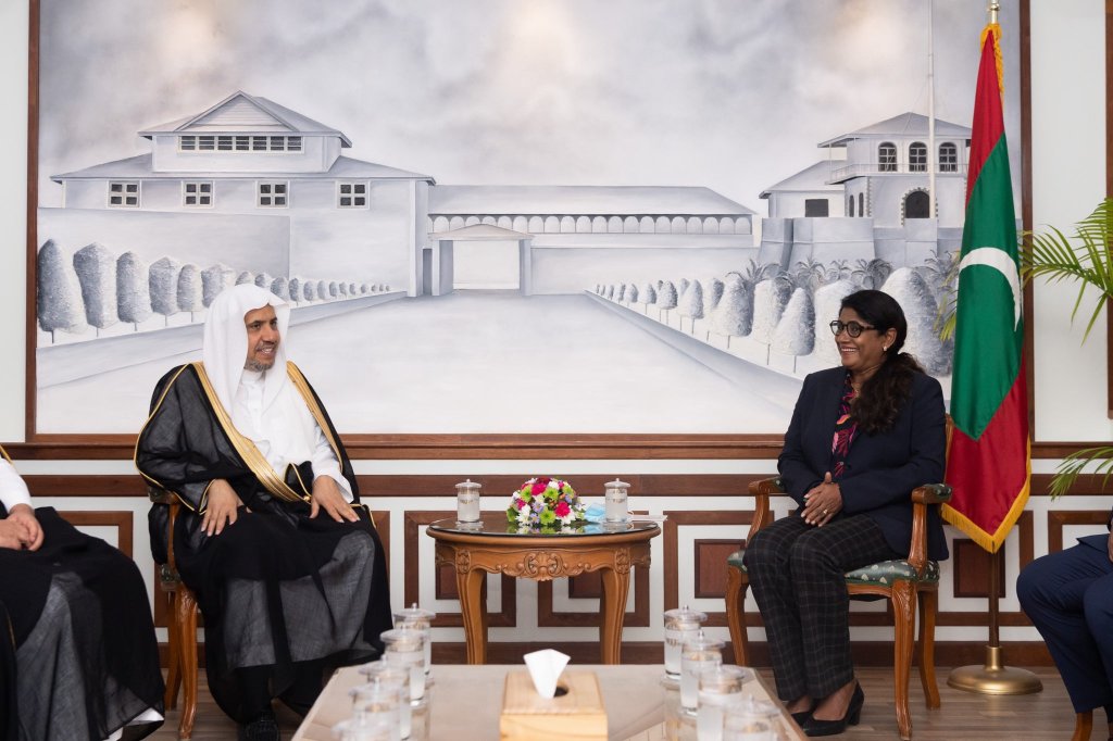 ڈاکٹر محمد العیسی نے مالدیپ کی وزیر دفاع محترمہ ماریہ احمد دیدی سے ملاقات کی۔
