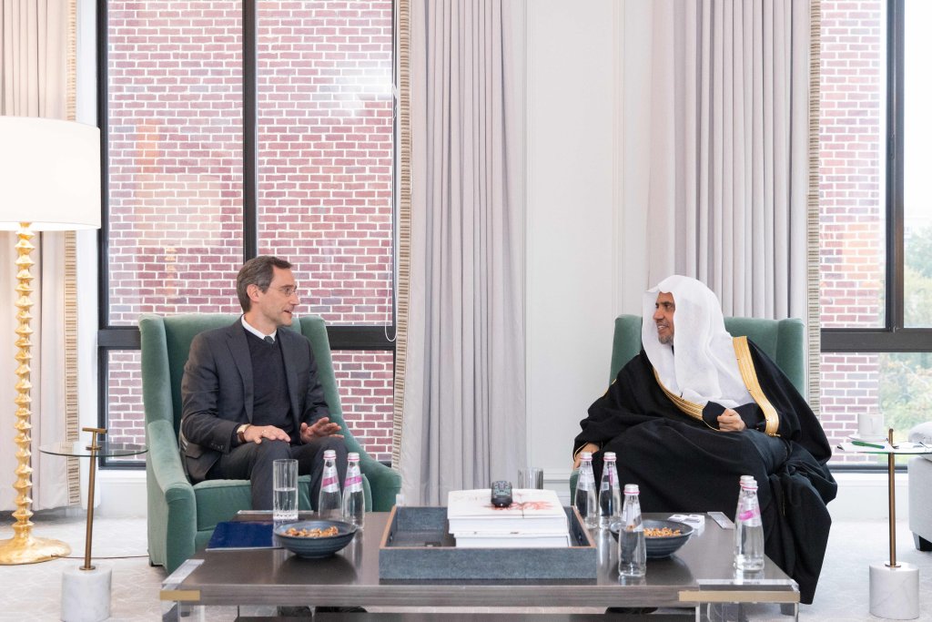 عزت مآب شیخ ڈاکٹر محمد العیسی نے اپنی رہائش گاہ پر امریکی وزیر خارجہ برائے مشرقی امور کے معاون اول جناب جوئے یڈ سے ملاقات کی