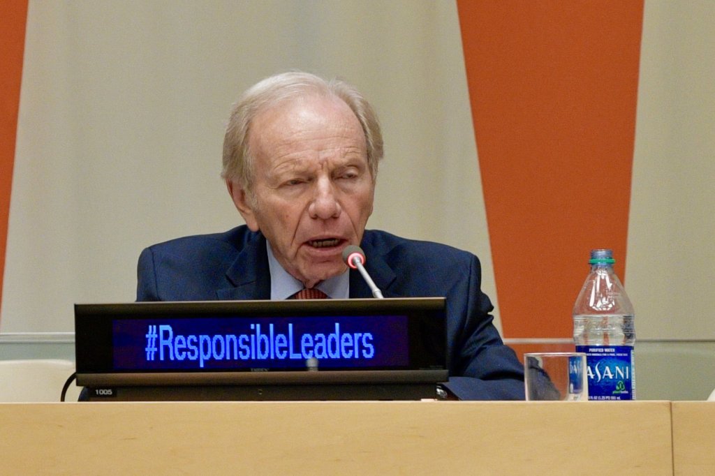 Le célèbre Sénateur Joseph Lieberman ancien candidat à la présidentielle durant le congrès de la Ligue Islamique Mondiale aux Nations-Unies sur les dirigeants responsables.