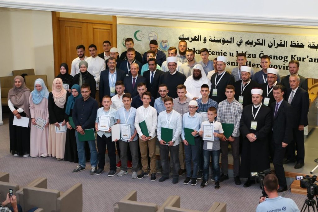 أقامت الرابطة حفل تكريم الفائزين بمسابقتها للقرآن الكريم في البوسنة والهرسك بالتعاون مع المشيخة الإسلامية