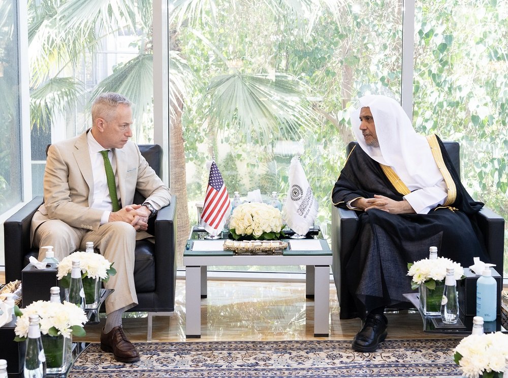 His Excellency Sheikh Dr.  Mohammad Al-Issa, the Secretary-General of the MWL and Chairman of the Organization of Muslim Scholars, met with His Excellency Mr. Michael Alan Ratney, Ambassador of the United States to the Kingdom of Saudi Arabia