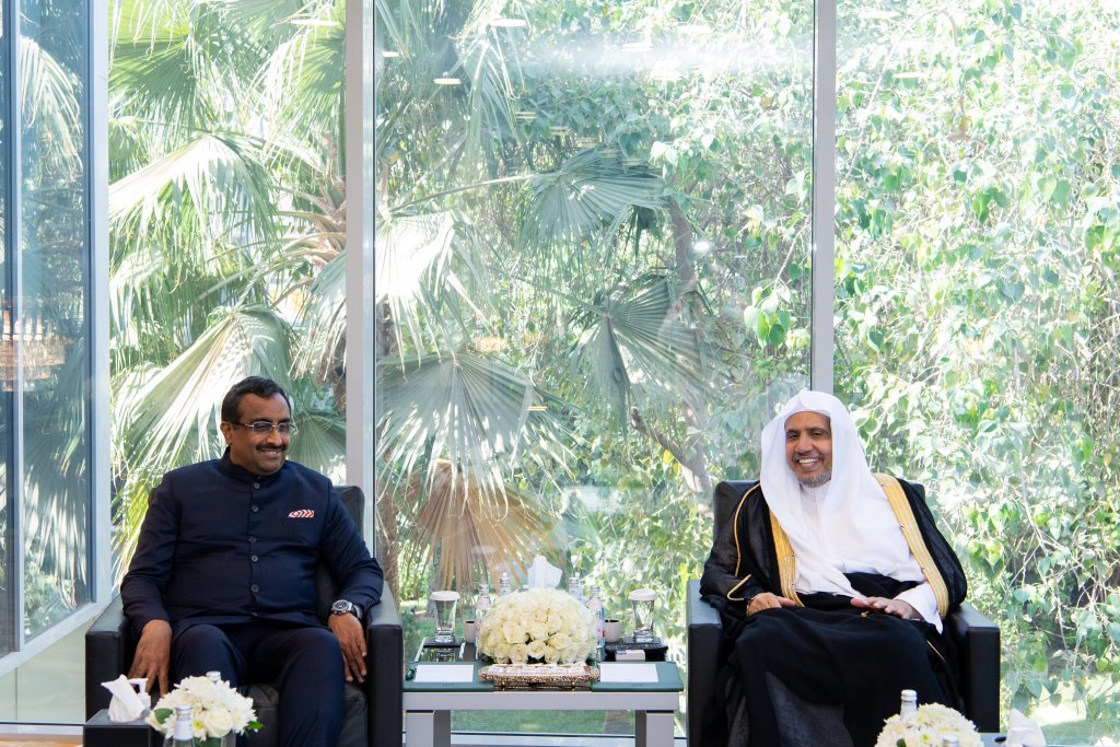 ‏استقبل معالي الأمين العام، رئيس هيئة علماء المسلمين، فضيلة الشيخ د.محمد العيسى‬⁩‬⁩، في مكتبه بالرياض، مدير مؤسسة الهند السيد رام مادفا.