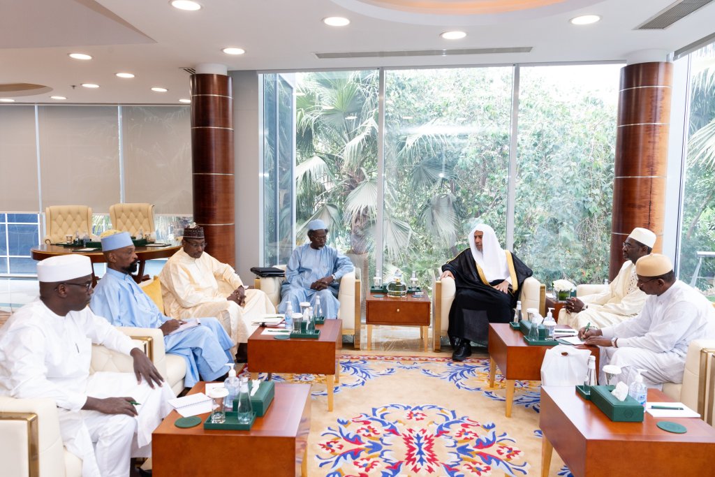  His Excellency Sheikh Dr. Mohammed Alissa , Secretary-General of the MWL and Chairman of the Organization of Muslim Scholars, met with a delegation from the Republic of Chad