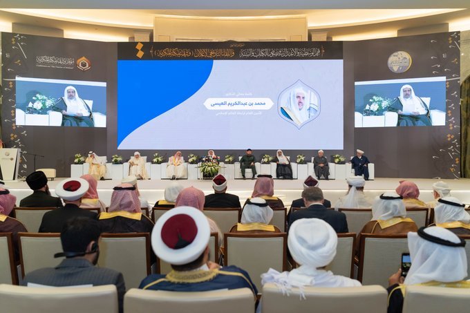 Leading Muslim scholars from 139 countries called for a dialogue between civilizations instead of a clash of civilizations.