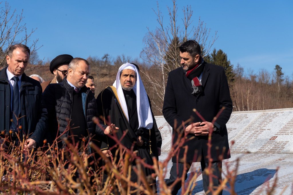 En 2020, MohammadAlissa a conduit des délégations d'éminents érudits musulmans à Auschwitz en Pologne et Srebrenica en Bosnie-Herzégovine, lieux où ont été perpétrés d'horribles génocides. Nous ne devons jamais permettre que ces tragédies se répètent.