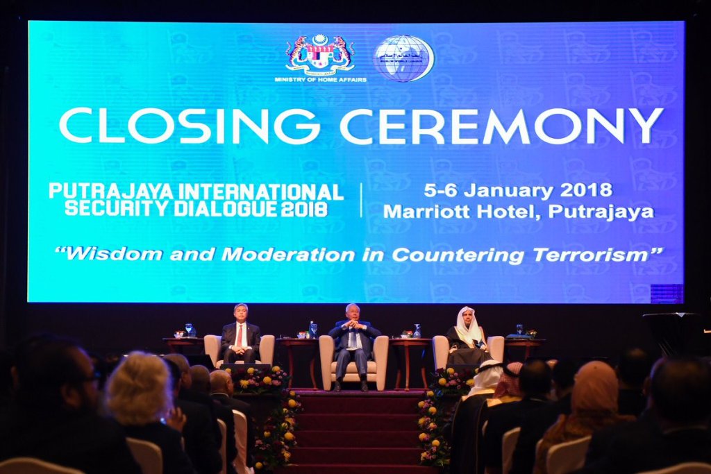 Accompanied by both their Excellencies Malaysian PM & DPTY PM, HE Dr. Muhammad Alissa, MWL SG sits at the inauguration platform of Intl. Conf. on "Moderation & Wisdom in facing Terrorism" organized by Malaysian Government