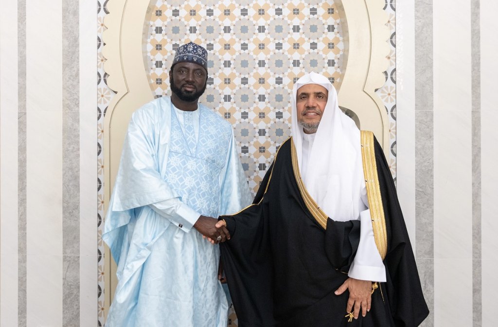 Yang Mulia Menteri Luar Negeri Gambia, Mr. Dr. Mamadou Tangara bertemu dengan Yang Mulia Sekretaris Jenderal Sheikh Dr. Muhammad Al-Issa di ibukota, Banjul