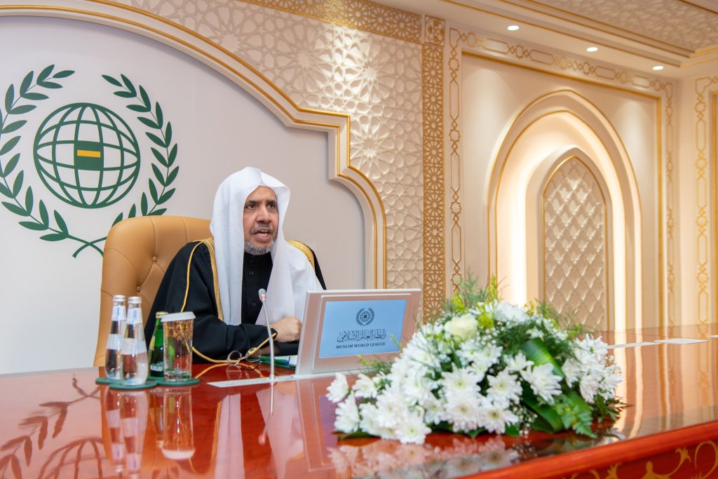 Au siège de la LIM à La Mecque : le Secrétaire général, président de l'Organisation des savants musulmans, cheikh Mohammed Al-Issa