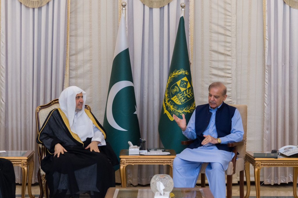 Le Premier Ministre de la République islamique du Pakistan, M. Muhammad Shahbaz Sharif, a reçu aujourd'hui dans son bureau de la capitale