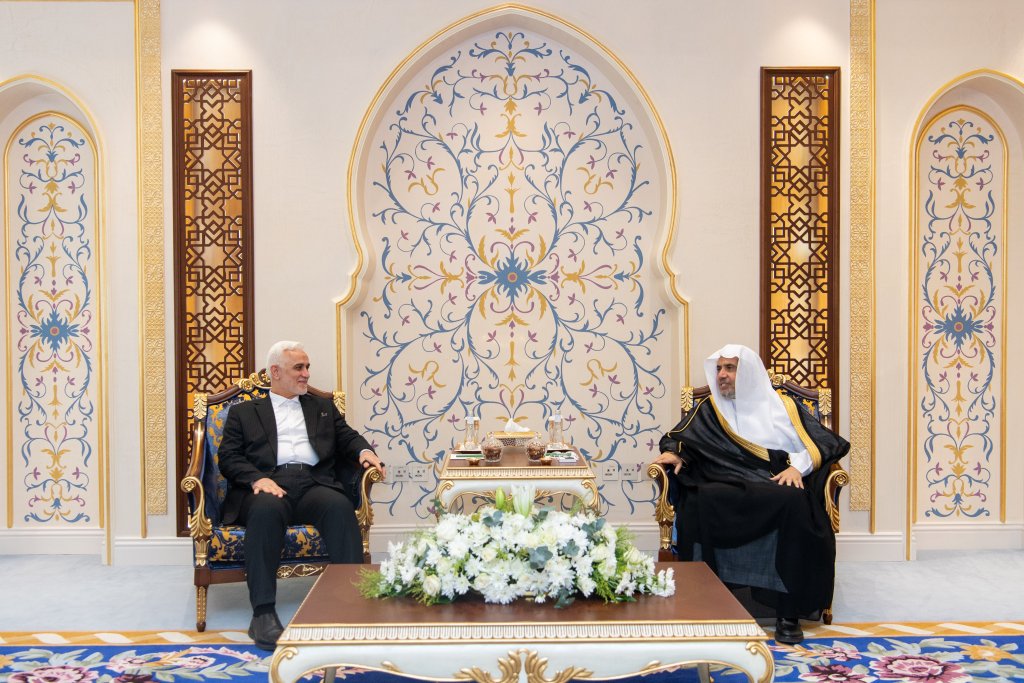 Le Secrétaire général et président de l'Organisation des savants musulmans, cheikh Mohammed Al-Issa , a reçu  à La Mecque, le responsable du Bureau de dotation chiite irakien, Haider Hassan Al- Shammari