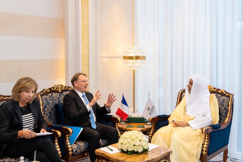 Cheikh Mohammed Al-Issa, Secrétaire général de la LIM, a rencontré M. Ludovic Pouille, ambassadeur de France auprès du Royaume d’Arabie Saoudite.