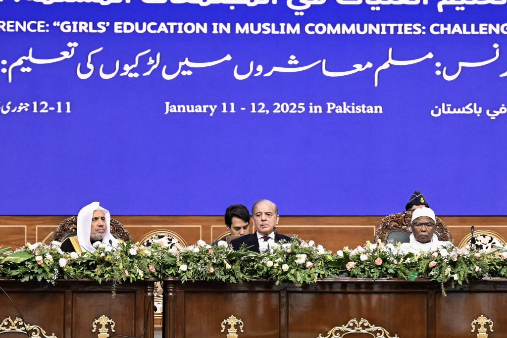 El Secretario General, Presidente de la Comisión de Ulemas, el Sheij Mohammed Al-Issa , durante el lanzamiento de la conferencia EducacionDeNiñas en las sociedades musulmanas desde la capital de Pakistán, Islamabad: