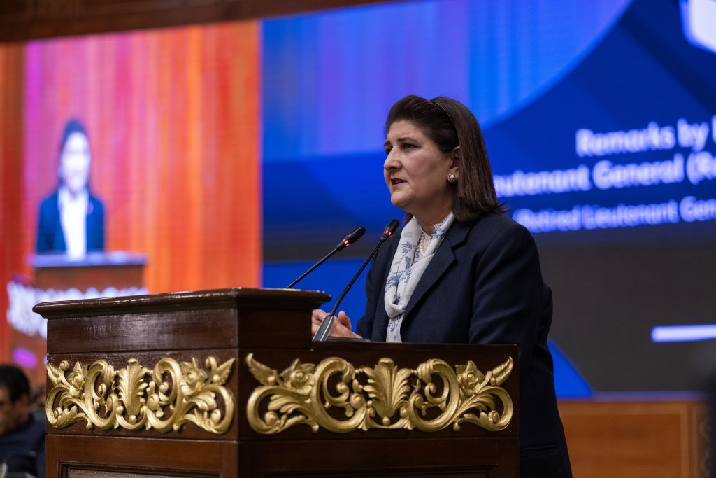 La generala Nigar Johar Khan, la primera mujer paquistaní en alcanzar el grado de teniente general en el ejército de Pakistán, durante la conferencia de la Liga del Mundo Islámico: EducacionDeNiñas en las sociedades musulmanas, desde la capital paquistaní, Islamabad: