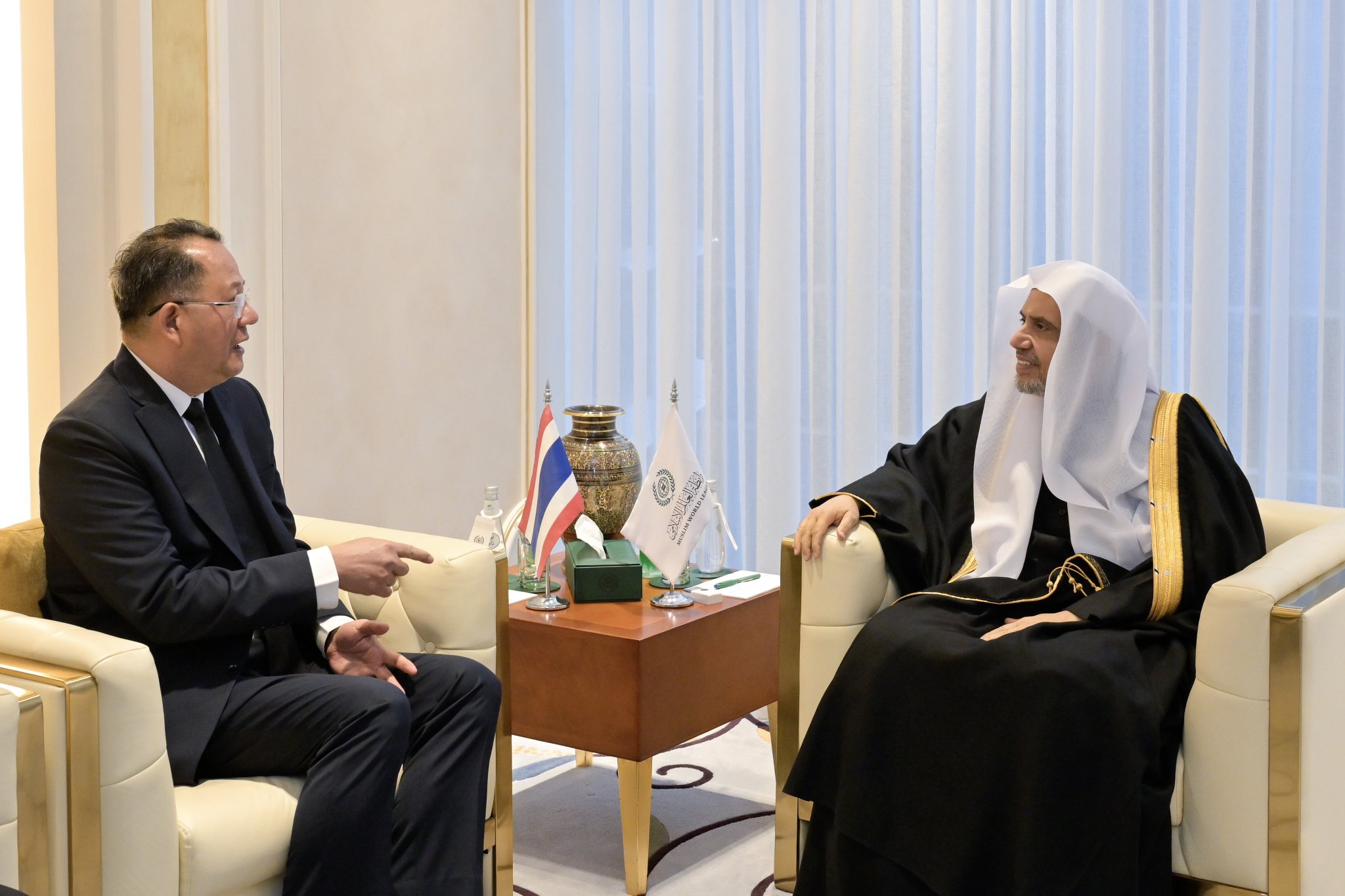 El Sheij Mohammed Al-Issa recibió en su despacho en Riad al Embajador del Reino de Tailandia ante el Reino de Arabia Saudita,el Sr. Darm Boontham